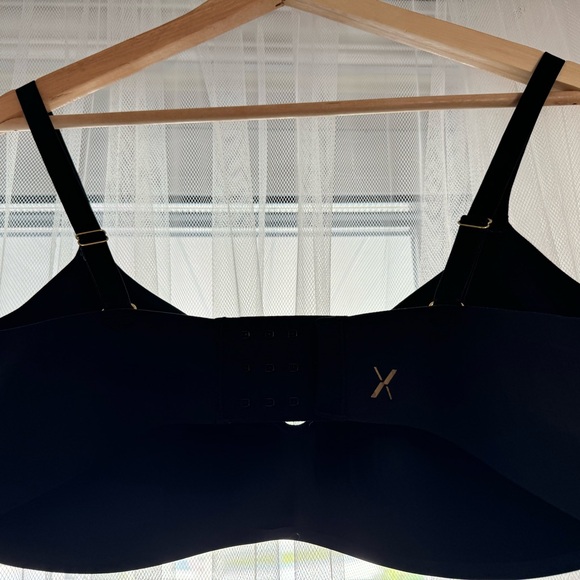 Bundle of 6 sports bras under armour Vincen Camuto Layers etc - - Picture 15 of 16